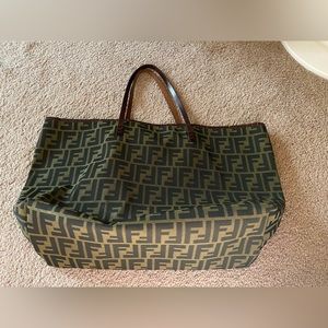 🌻FENDI MONOGRAM TOTE🌻